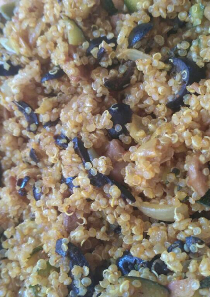 Una foto de Quinoa con verduras y curry express