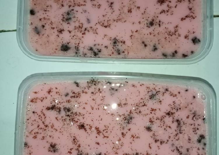 Puding susu oreo