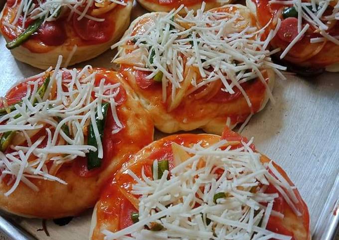 Resep Pizza Mini Oleh Alya Agisni Cookpad