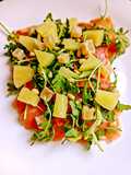 Salmone Affumicato Rucola Ananas Pinoli Tostati e Zenzero Candito