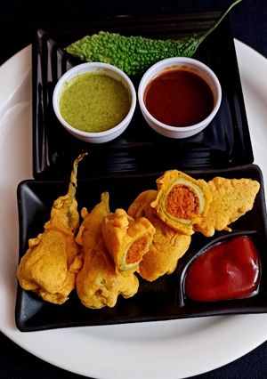 A picture of Stuffed bitter gourd na pakoda.