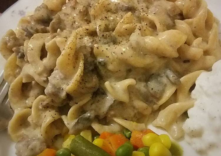 Easy One Pot Beef & Mushroom Stroganoff Easy One Pot Beef & Mushroom Stroganoff