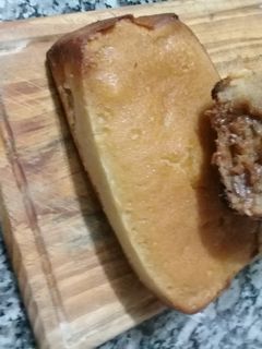 Una foto de Budín 🍞😋 relleno de dulce de leche en molde marginal 👍😉