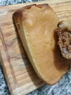 Una foto de Budín 🍞😋 relleno de dulce de leche en molde marginal 👍😉