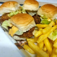 A picture of Kfc style chicken mini burger.