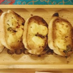 A picture of Garlic bread.