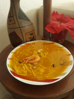 Una foto de Sopa de marisco fácil rápida y económica🦐