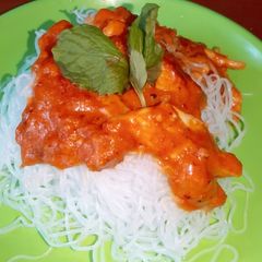 A picture of Vermecelli Chinese noodle with red sauce.
