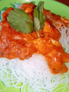 A picture of Vermecelli Chinese noodle with red sauce.