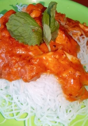 A picture of Vermecelli Chinese noodle with red sauce.