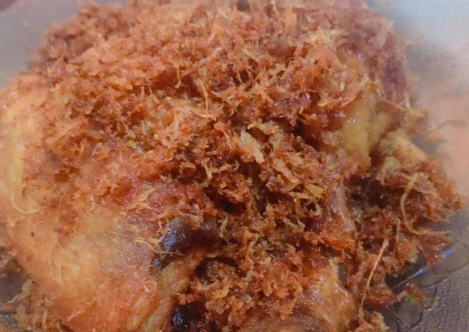 Bagaimana Menyiapkan Ayam goreng serundeng yang Enak