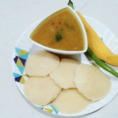 A picture of Rava idli.