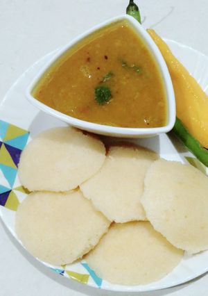 A picture of Rava idli.