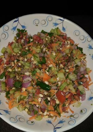 A picture of Sprouts veggie salad.