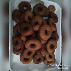 A picture of Chocolate cake donuts.