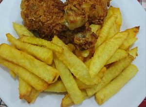 Hình của món Gà rán khoai tây chiên.