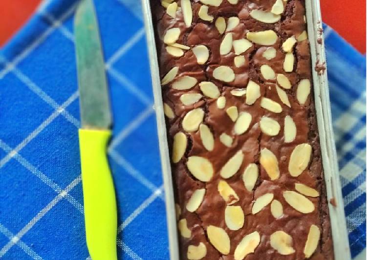 Langkah Mudah untuk Menyiapkan Shiny fudgy brownies yang Enak Banget