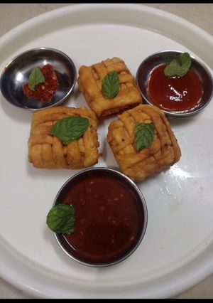 મેટ સમોસા (mat samosa recipe in Gujarati) રેસીપી મુખ્ય ફોટો
