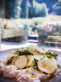 Una foto de Pepino picante con lima y queso Arzúa Ulloa
