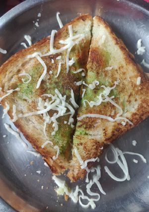A picture of Cheese sandwich.