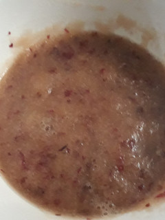 A picture of Apple and grape puree.