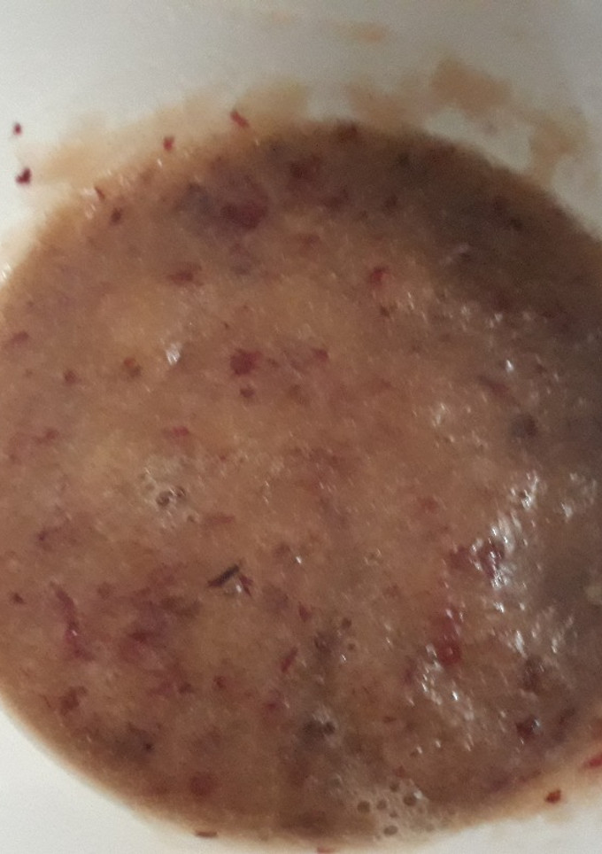 A picture of Apple and grape puree.