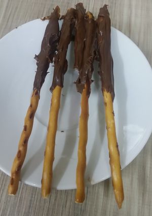 صورة لوصفة اعواد مملحة بالشوكولاته