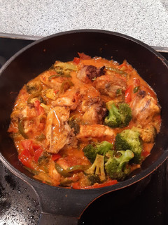 Una foto de Pollo al curry con leche de coco