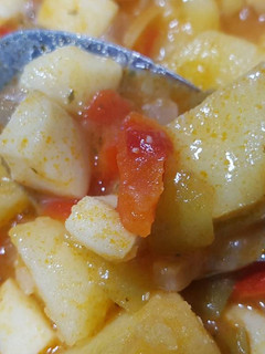 Una foto de Guiso de calamares con patatas!!😋🍴