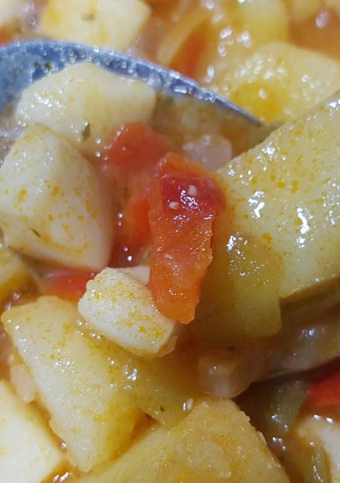 Una foto de Guiso de calamares con patatas!!😋🍴