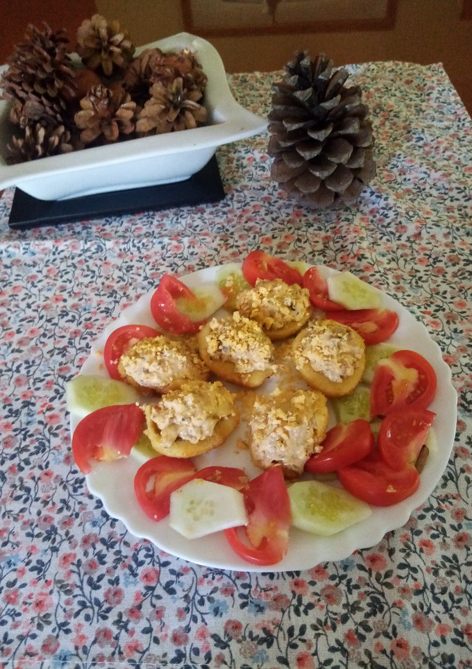 Una foto de Huevos rellenos de mejillones en escabeche con claras rebozadas