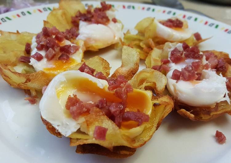 Tapa de patatas fritas huevo y jamón