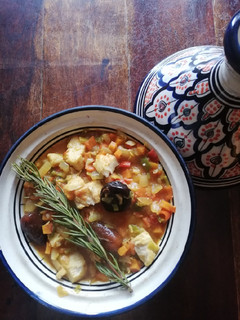 Una foto de Tajine de pescado con verduras