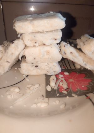 A picture of Coconut milk candy.