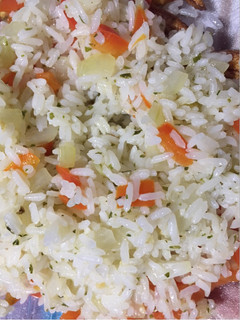 Una foto de Arroz frito con morrón y cebolla
