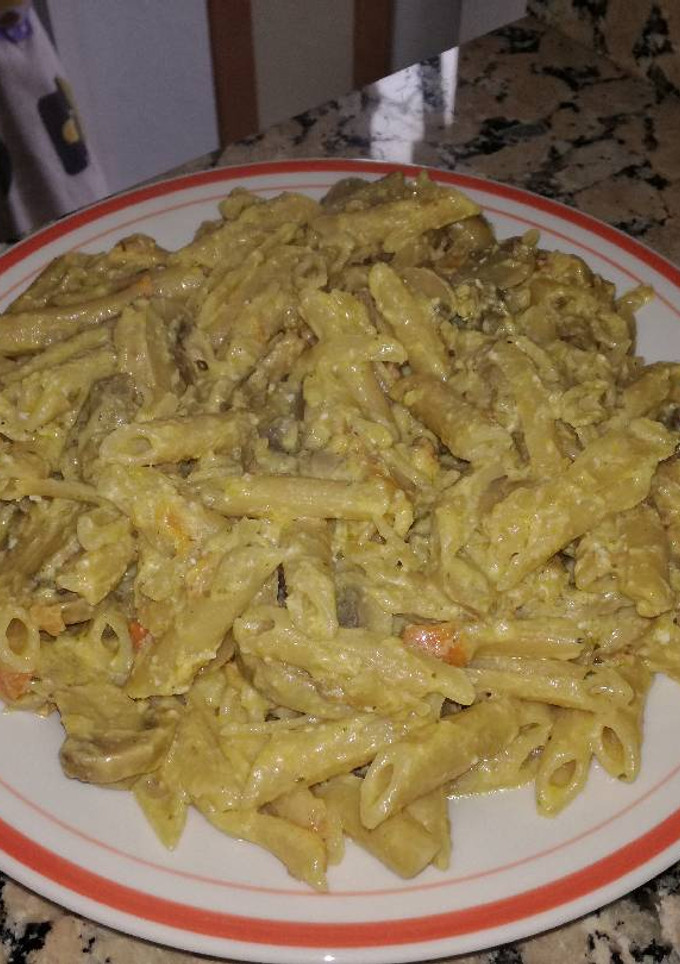 Una foto de Pasta integral con champiñones al garam masala