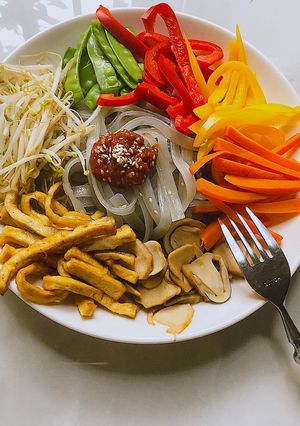 Hình của món Miến trộn Hàn Quốc chay.