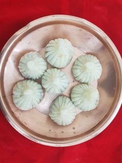 उकडीचे मोदक (ukadiche modak recipe in marathi) रेसिपी चे मुख्य फोटो