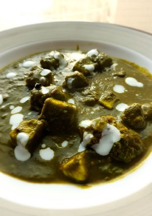 A picture of Palak paneer.