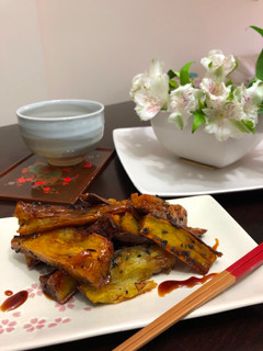 Una foto de Boniatos confitada Japonés DAIGUAQU-IMO🇺🇾🇯🇵大学芋boniatos fritas caramelizadas