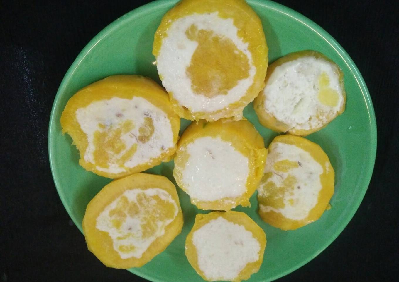Mango Malai Stuffed Icecream