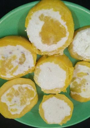 A picture of Mango Malai Stuffed Icecream.