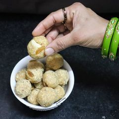 A picture of Beaten rice Makhana laddu (poha makhana laddu).