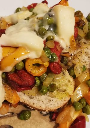 Foto di Bruschetta con mix verdure cotte con la friggitrice aria e taleggio