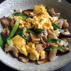 A picture of Pork & Egg with Sweet & Sour Sauce.