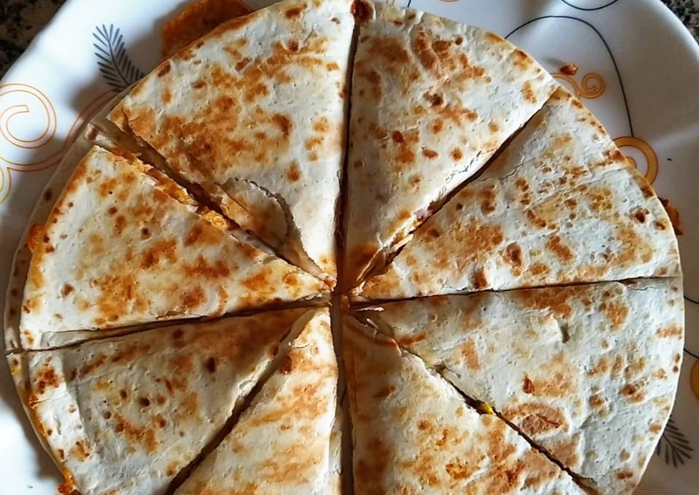 Tortilla cheesy egg pizza