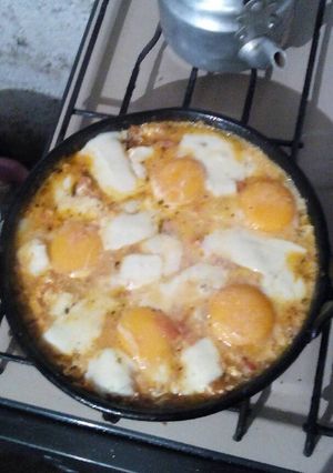 Una foto de Huevos en salsa