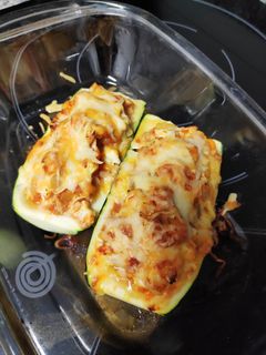 Una foto de Calabacín relleno de atún