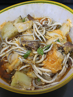 Una foto de Ensalada de gulas y patatas cocidas