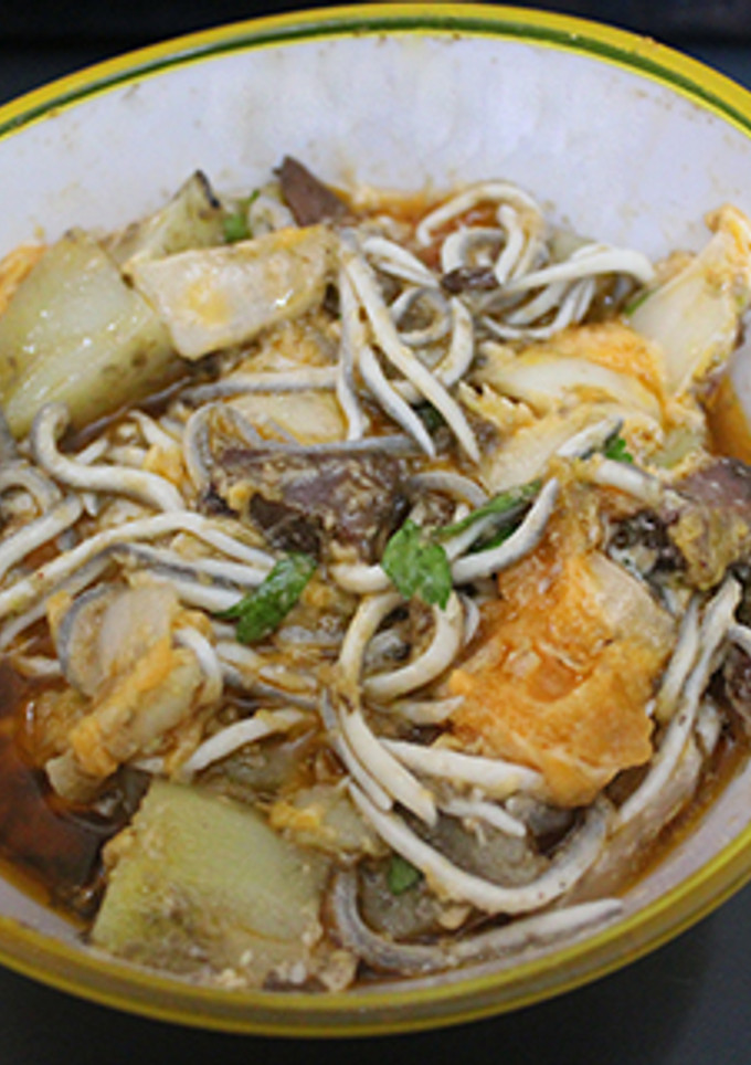 Una foto de Ensalada de gulas y patatas cocidas